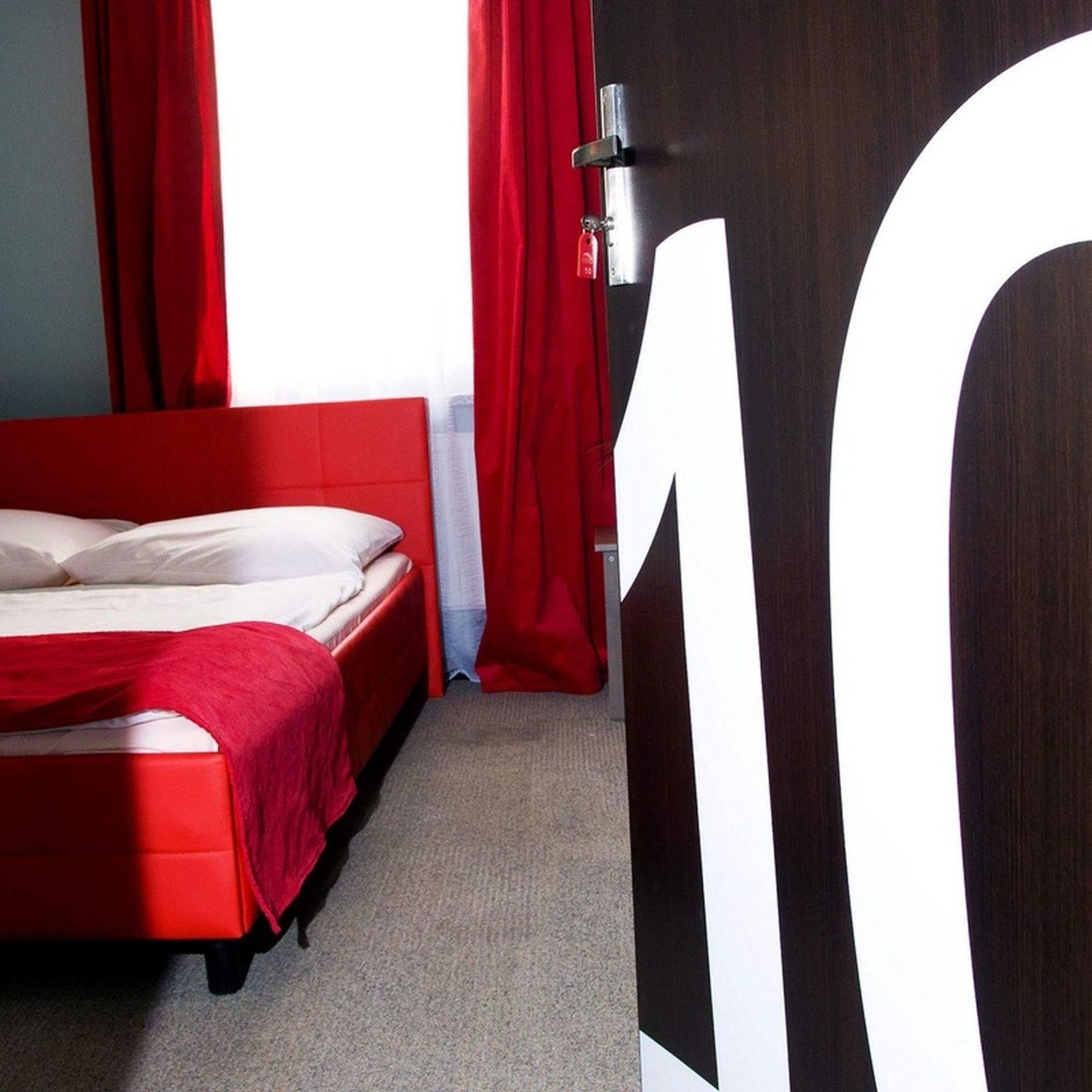 Glow Hostel Βρότσλαβ Εξωτερικό φωτογραφία